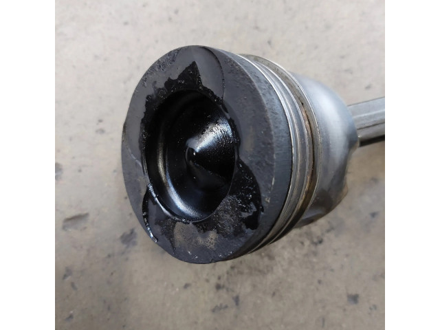 Píst 8349 Mercedes-Benz E W212 pro naftový motor 2.1