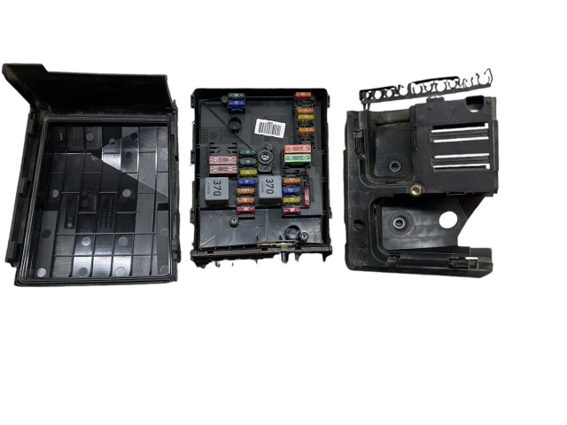 Блок предохранителей  8H051010   Audi A3 S3 A3 Sportback 8P    