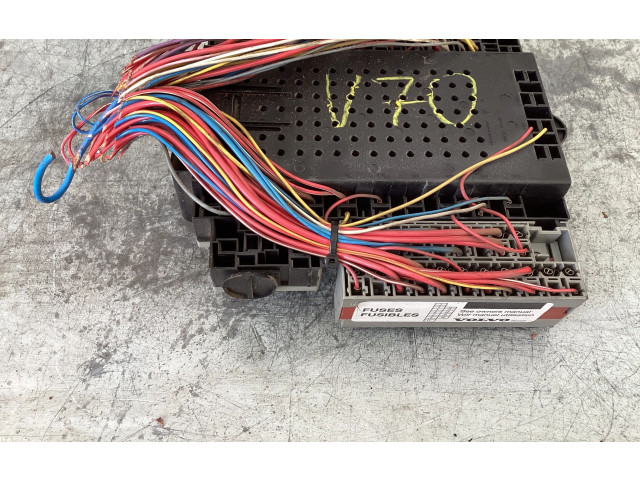 Блок предохранителей 8676286 Volvo V70