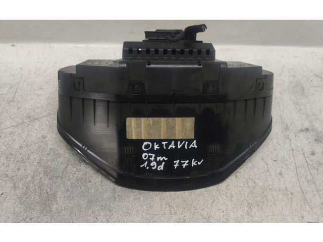 Панель приборов V1610056 Skoda Octavia Mk2 (1Z)