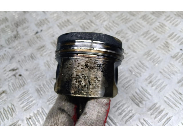 Píst Toyota Avensis T270