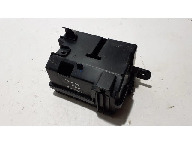 Блок предохранителей  243809977R   Dacia Spring    