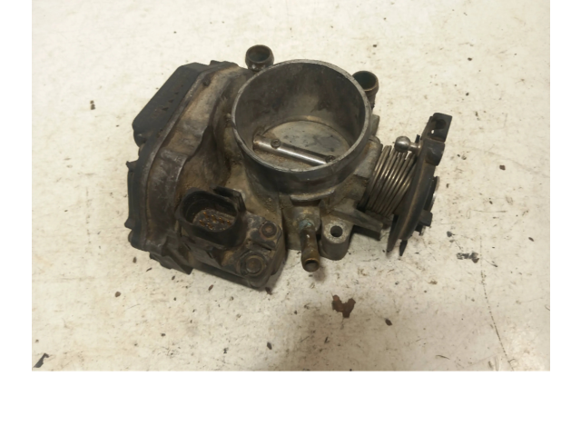 Дроссельная заслонка 058133063   Audi A4 S4 B5 8D