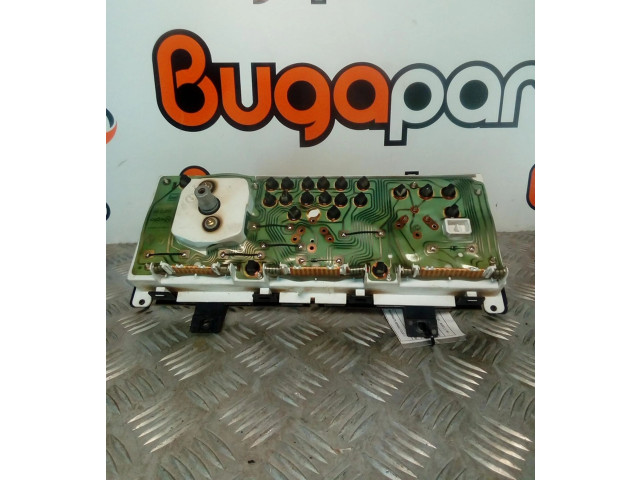 Панель приборов    Renault Clio I       