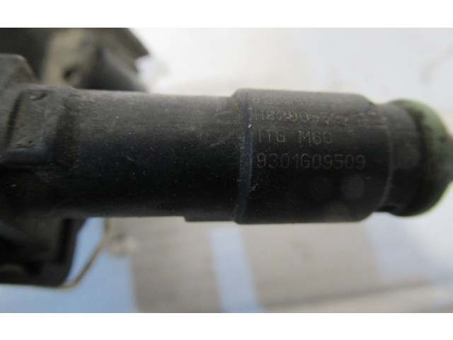 Топливная рампа 7700273702   Renault Clio II  