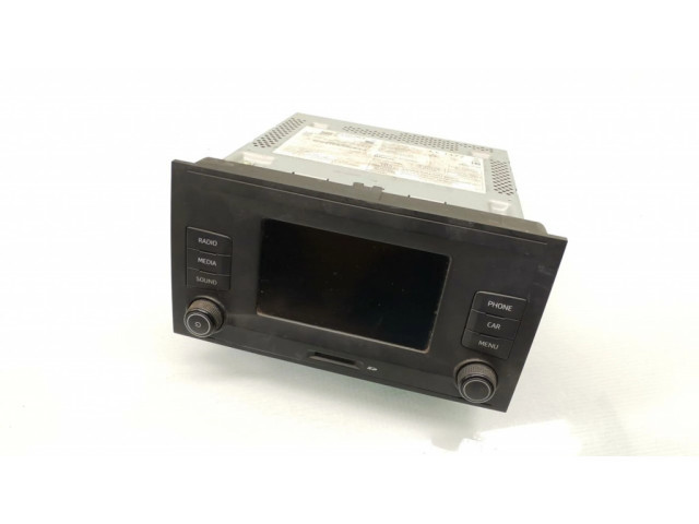 Радио/ проигрыватель CD/DVD / навигация