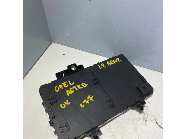 Блок предохранителей 13145017, 5DK00866930 Vauxhall Astra H