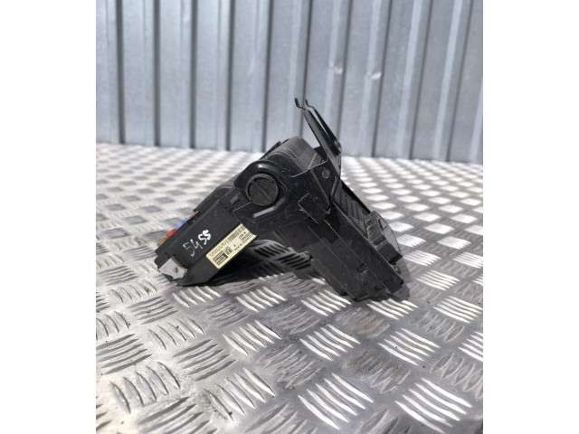 Блок предохранителей 30765643   Volvo XC90    