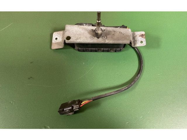 Моторчик стеклоочистителя 8620959, 0390206219    Volvo V70