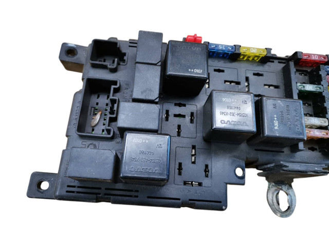 Блок предохранителей 518322110, 9452993   Volvo V70    