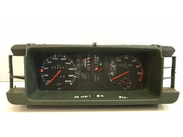 Přístrojová deska Audi 80 90 S2 B4 1994 81117331, 81117332