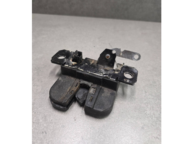 Zámek zadních dveří 2K0827505 Volkswagen Caddy 2018