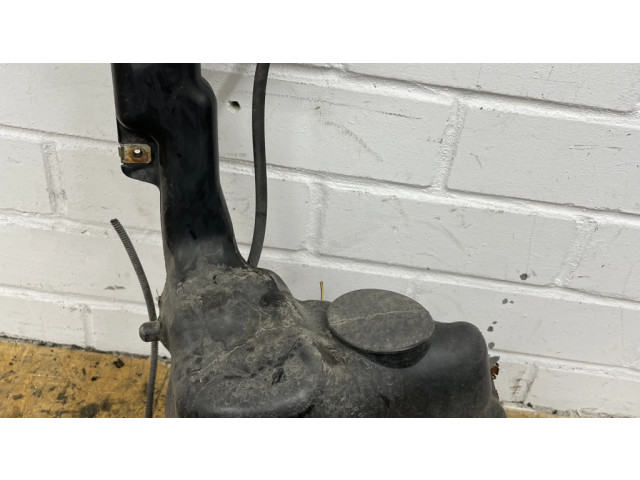 Бачок оконной жидкости    