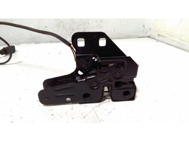 Замок капота двигателя