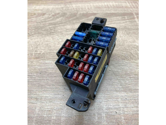 Блок предохранителей 7703297597 Renault Clio II