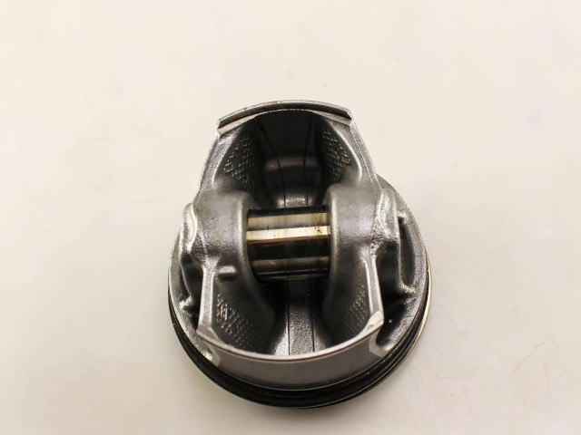 Píst 821209   BMW 3 G20 G21  pro benzínový motor 3.0  