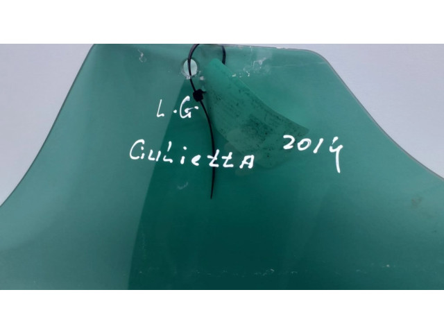 Основное стекло задних дверей