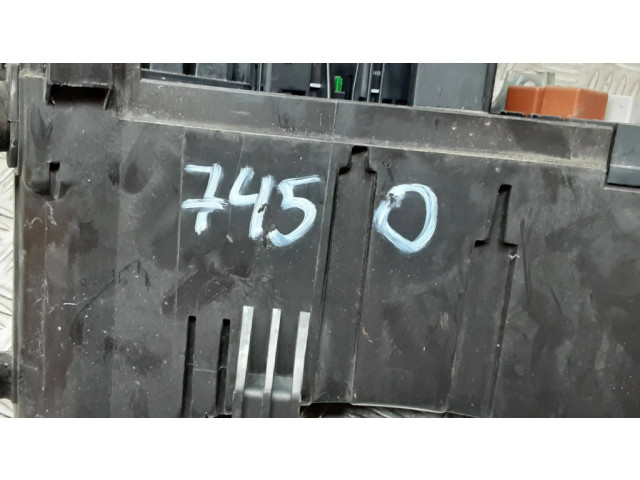 Блок предохранителей  MB100200B, MB502080B   Subaru Legacy    