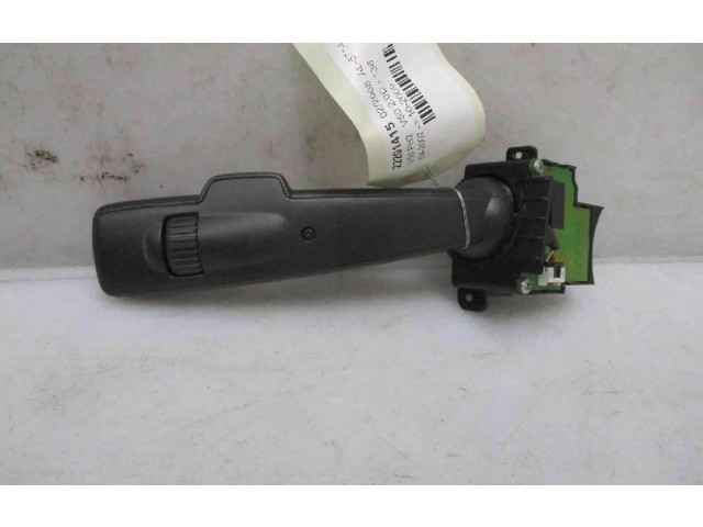 Ручка стеклоочистителей 8691993, 8691993   Volvo V50