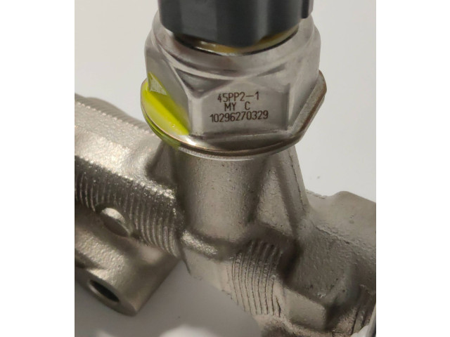 Vstřikovač 166001KC0A, 45PP21 Nissan Juke I F15