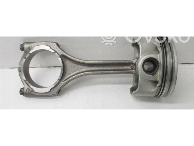 Píst 079107104CE Audi A8 S8 D5