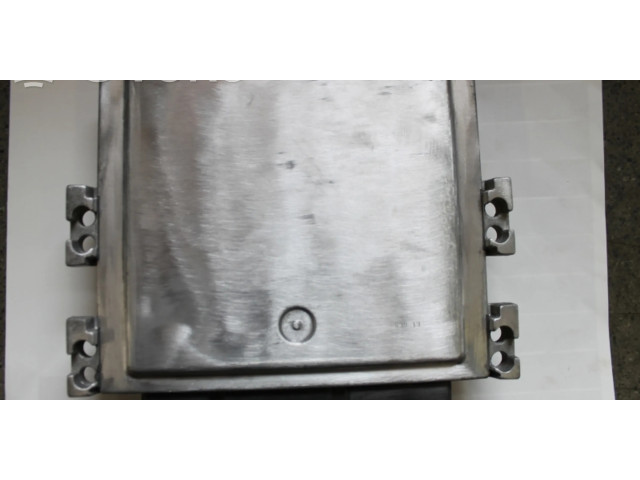 Блок управления двигателя 237104454R, 001-001-011976E Dacia Duster