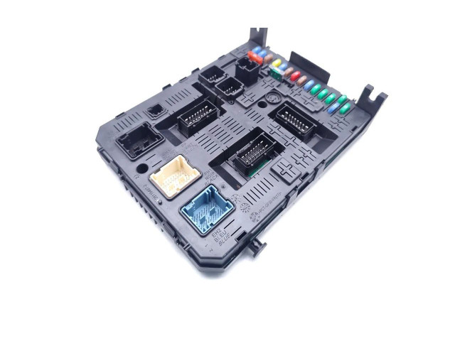   Pojistková skříňka 28119759   Peugeot 5008 2011