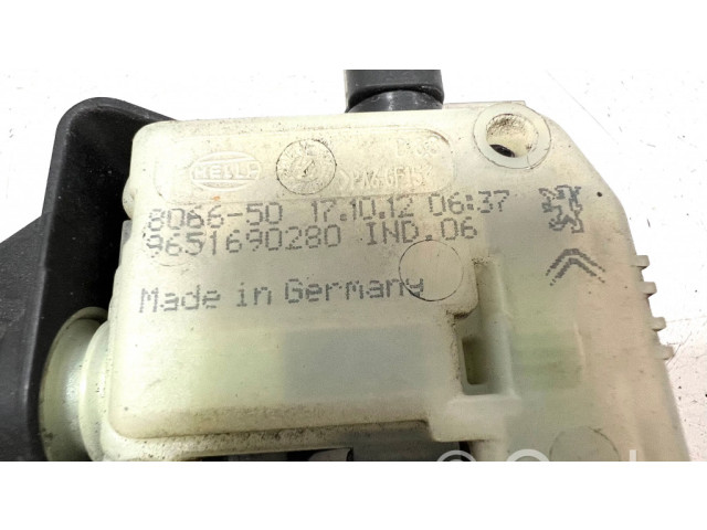 Degalų bako dangtelio spynos varikliukas