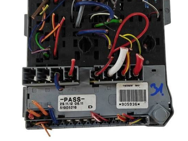Блок предохранителей 51905216 Lancia Delta III
