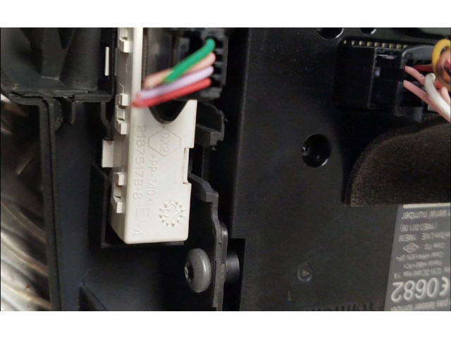 Дисплей    8200884342   Renault Clio III