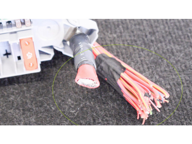 Pojistková skříňka 9350313 BMW 5 G30 G31 2018