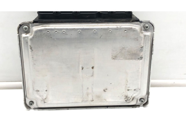 Блок управления двигателем Блок управления Skoda Octavia Mk1 (1U)