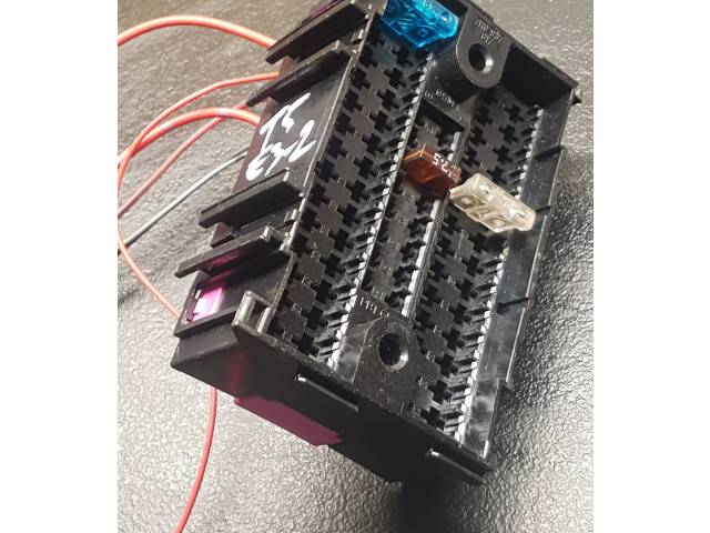 Pojistková skříňka 7H0937617 Volkswagen Transporter - Caravelle T5 2005