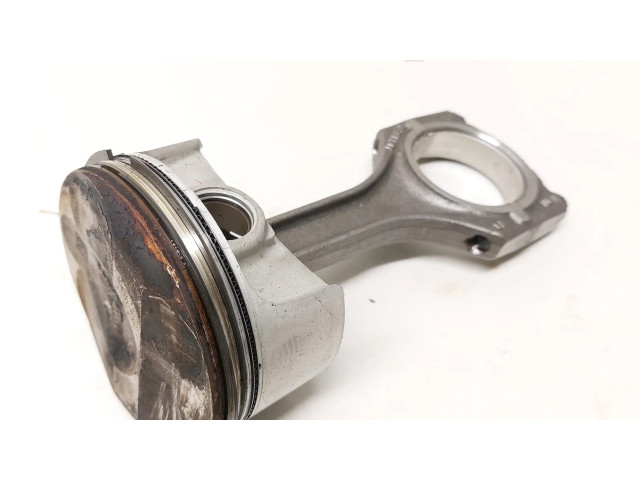 Píst 9A11031400R   Porsche Cayman 981  pro benzínový motor 3.4  