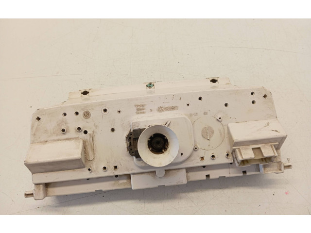 Панель приборов 81117621   Volkswagen PASSAT B3       