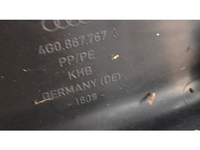 Боковая отделка у заднего сиденья (низ)