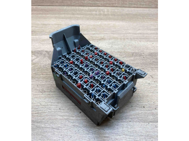 Блок предохранителей 9162439 Volvo S80