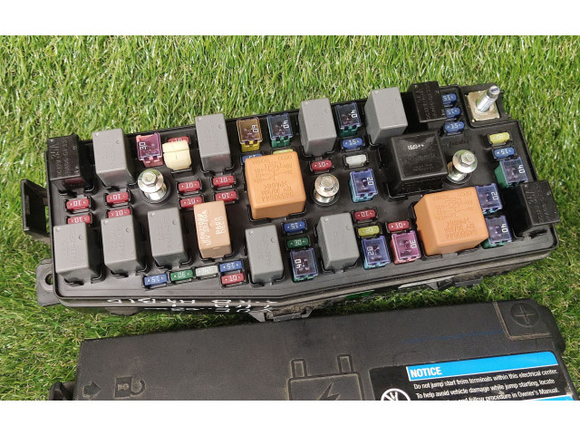 Pojistková skříňka 25901088 Saturn Vue 2008