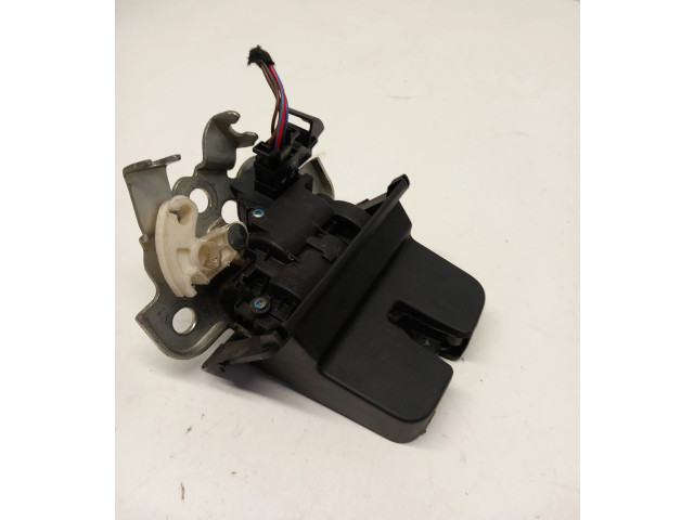 Замок багажника 8K9827505 Skoda Superb B6 (3T) 2008 - 2015 года