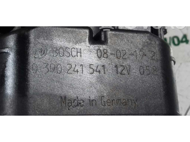 Двигатель стеклоочистителей Renault Twingo II  2007 - 2014 года 0390241541      