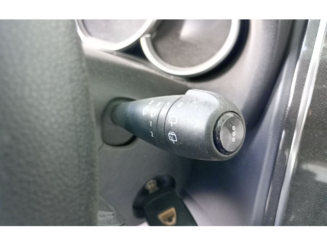 Ручка стеклоочистителей 8201168008, 255679575R   Dacia Sandero