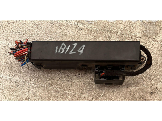 Блок предохранителей Seat Ibiza II (6k)