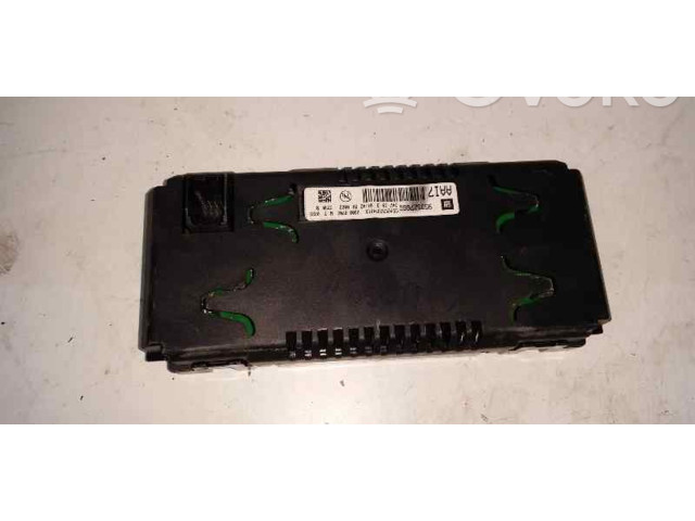 Радио/ проигрыватель CD/DVD / навигация