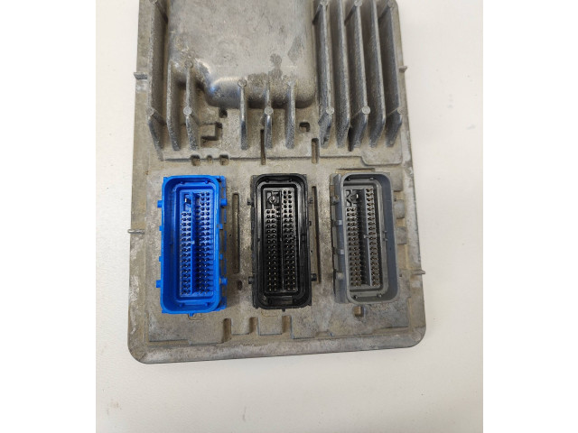 Блок управления двигателя 12697902, 811839393   Chevrolet Camaro