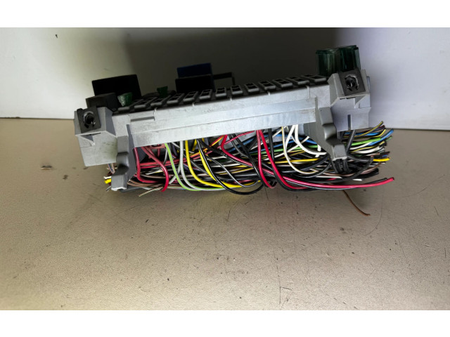   Pojistková skříňka 90240092, 90240665   Opel Astra F 1994