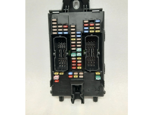 Блок предохранителей 31682732   Volvo XC90    