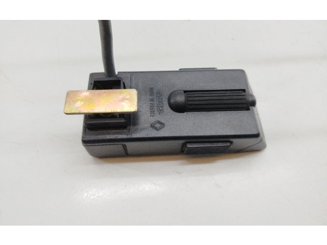 Радио/ проигрыватель CD/DVD / навигация Renault Clio I