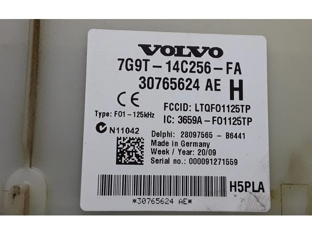 Блок предохранителей 30765624, 30765624AE   Volvo V70    