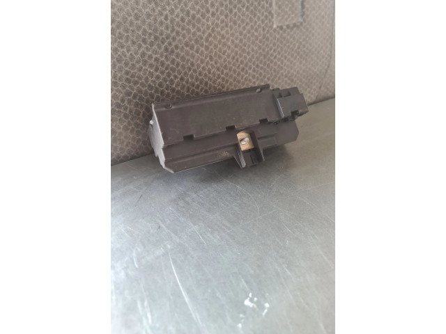 Pojistková skříňka 6900582 BMW 7 E65 E66 2006