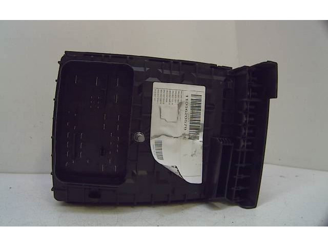  Pojistková skříňka 1K0937804L   Volkswagen Caddy 2011